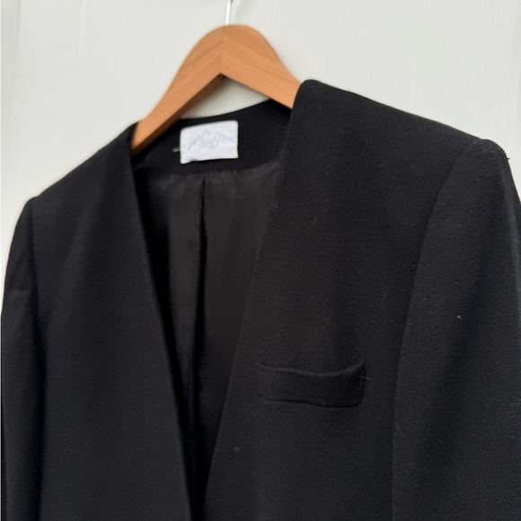 Lord & Taylor Elegant Black Women's Blazer size 12 - Picture 2 of 6